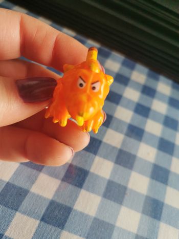 Figurine dragon orange Kinder