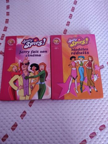 Lot de 2 livres totally spies bibliothèque rose foncé 8-10 ans bonne etat