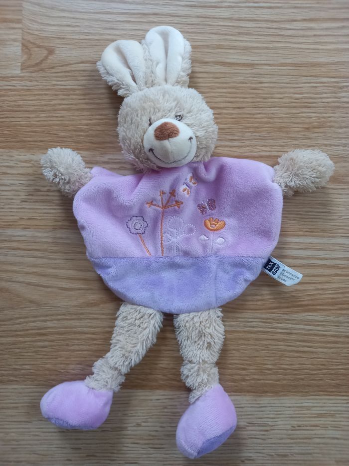 Une cape rose claire toucher velours et 2 doudous - photo numéro 4