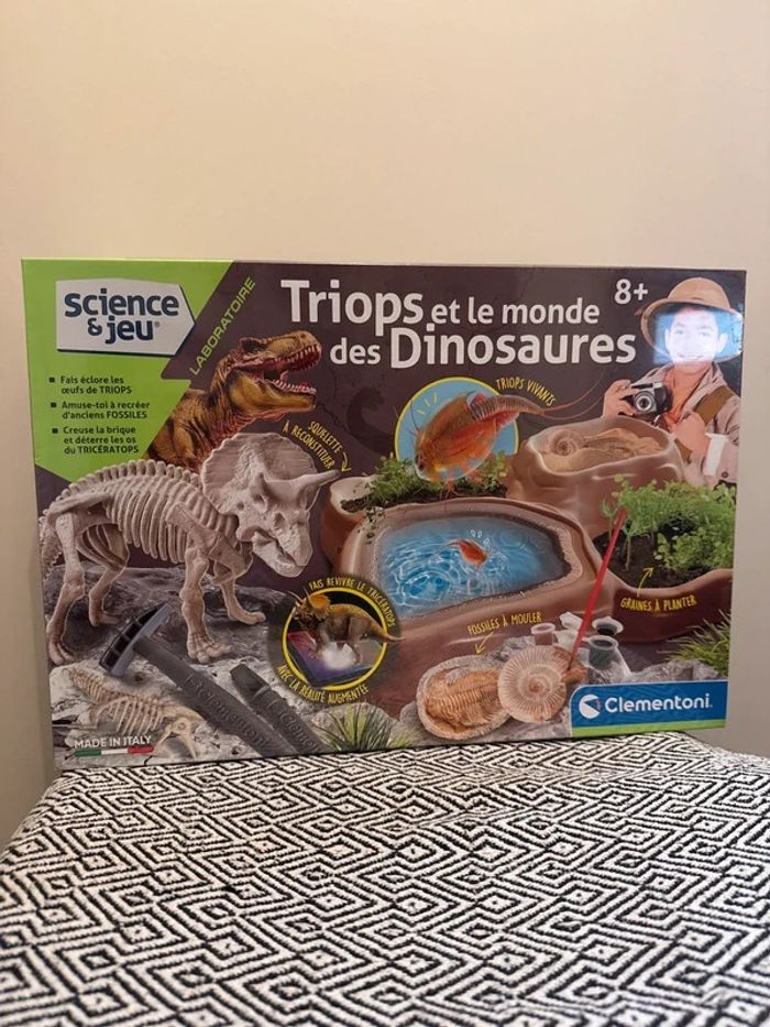 Clémentoni - Coffret "Triops et le monde des dinosaures" -Dès 8 ans