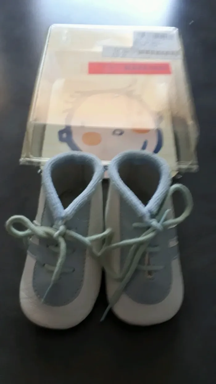 Chaussures"aubisou' taille 18(3/6 mois)