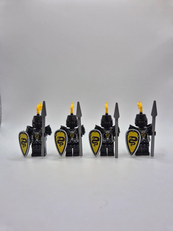 Figurines type lego 4 soldats chevaliers Serpent