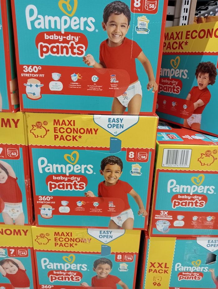 Deux cartons de couches Pampers pants taille 8