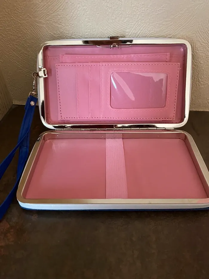 Pochette bleue - photo numéro 2