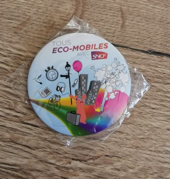 Broche ronde colorée neuve SNCF