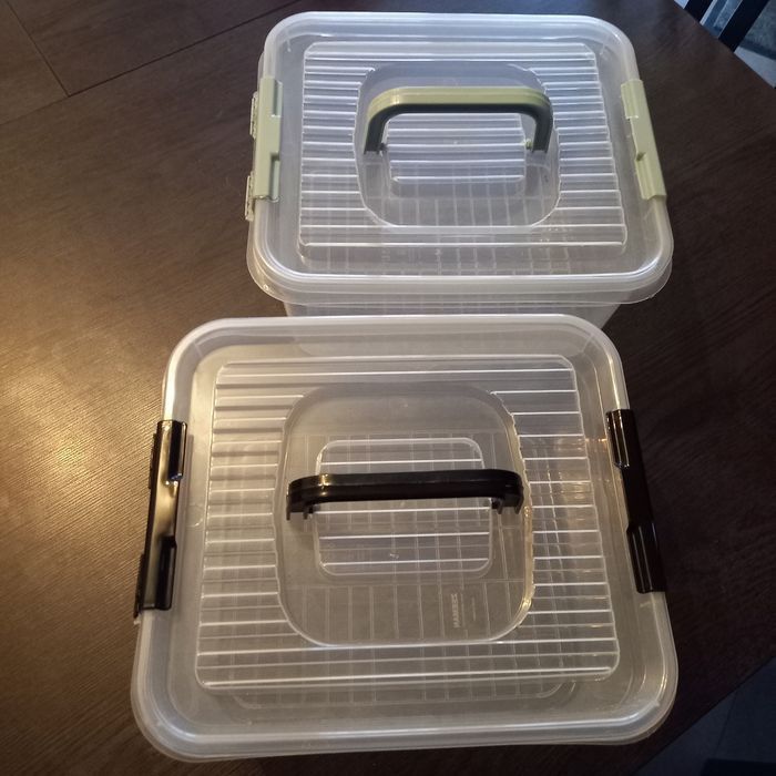 2 x boîtes de rangement en plastique