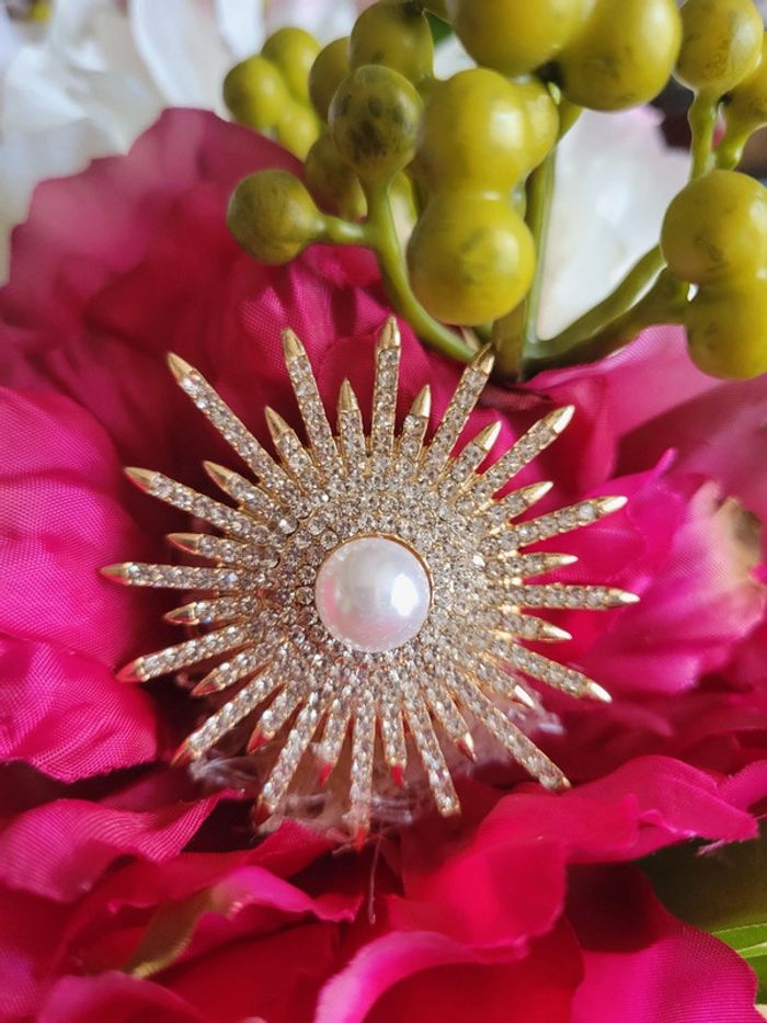 Broche soleil multifacettes perle. - photo numéro 2