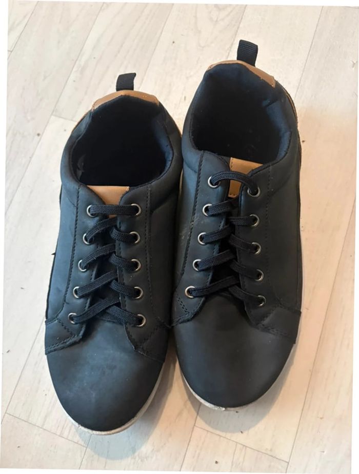 Basket tex 38 noir et marron bon etat