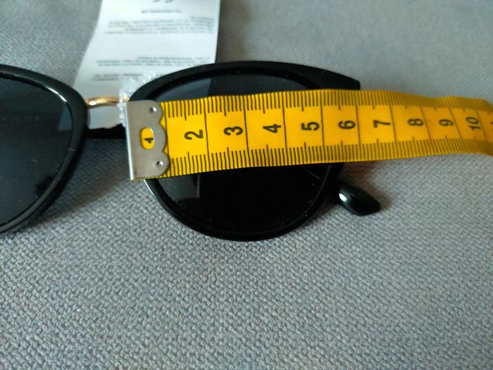 Lunettes de soleil noires – Neuves avec étiquette - photo numéro 9