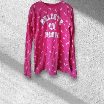 Tee shirt taille 12 -13 ans