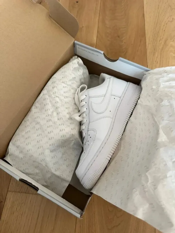 Nike Air Force 1 blanches – Taille 40 - photo numéro 9