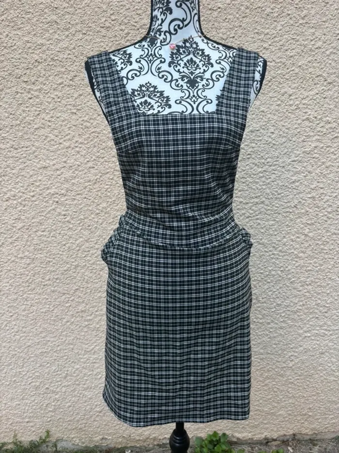 Très jolie robe noire et blanche taille S