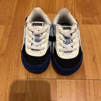 Chaussures puma blanche noire et bleu