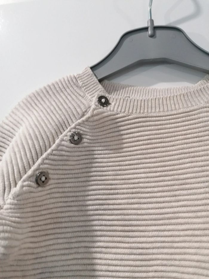 Pull beige 9 mois - photo numéro 2