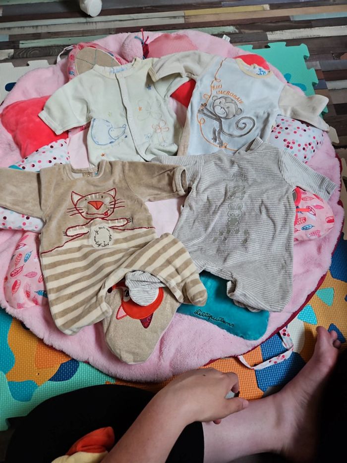 Lot 8 pyjamas hiver 1 mois