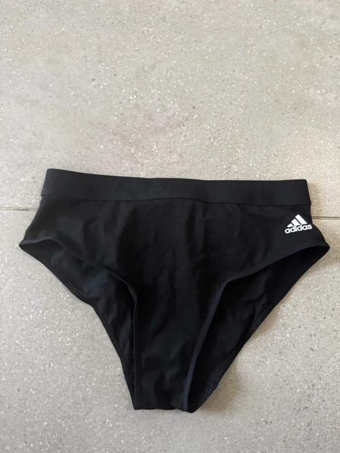 Bas noir adidas taille M, neuf avec étiquette,