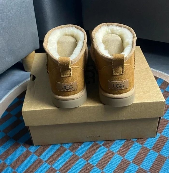 Ugg mini Snow boots  Taille 40 - photo numéro 3