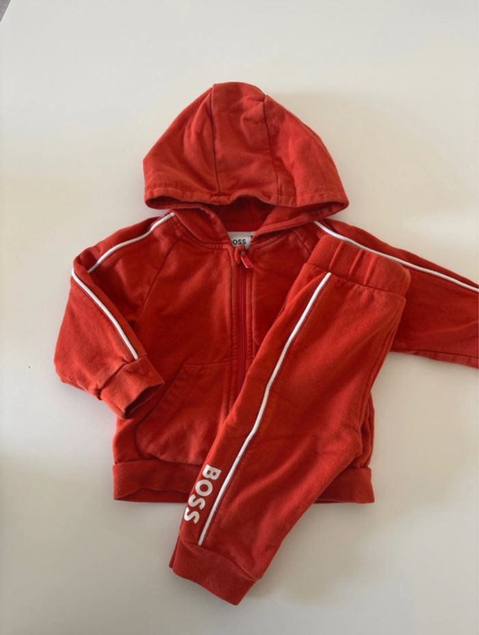 Lot ensembles jogging Hugo Boss 9 mois - photo numéro 2