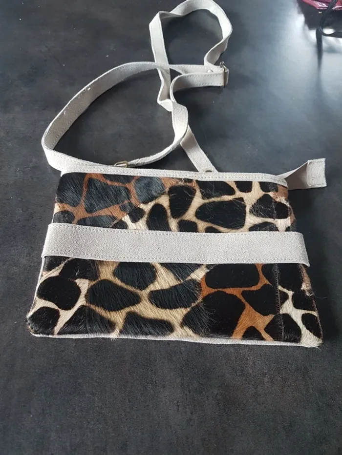 Vend sac neuf en peau - photo numéro 3