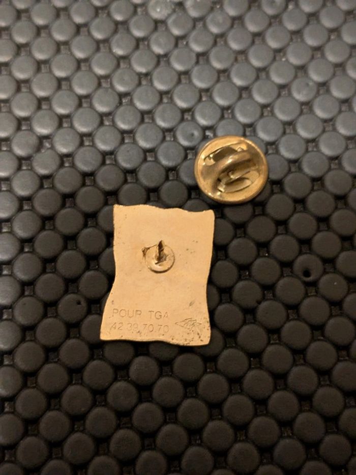 Pin's paquet bonbons Haribo Zigoto - photo numéro 2