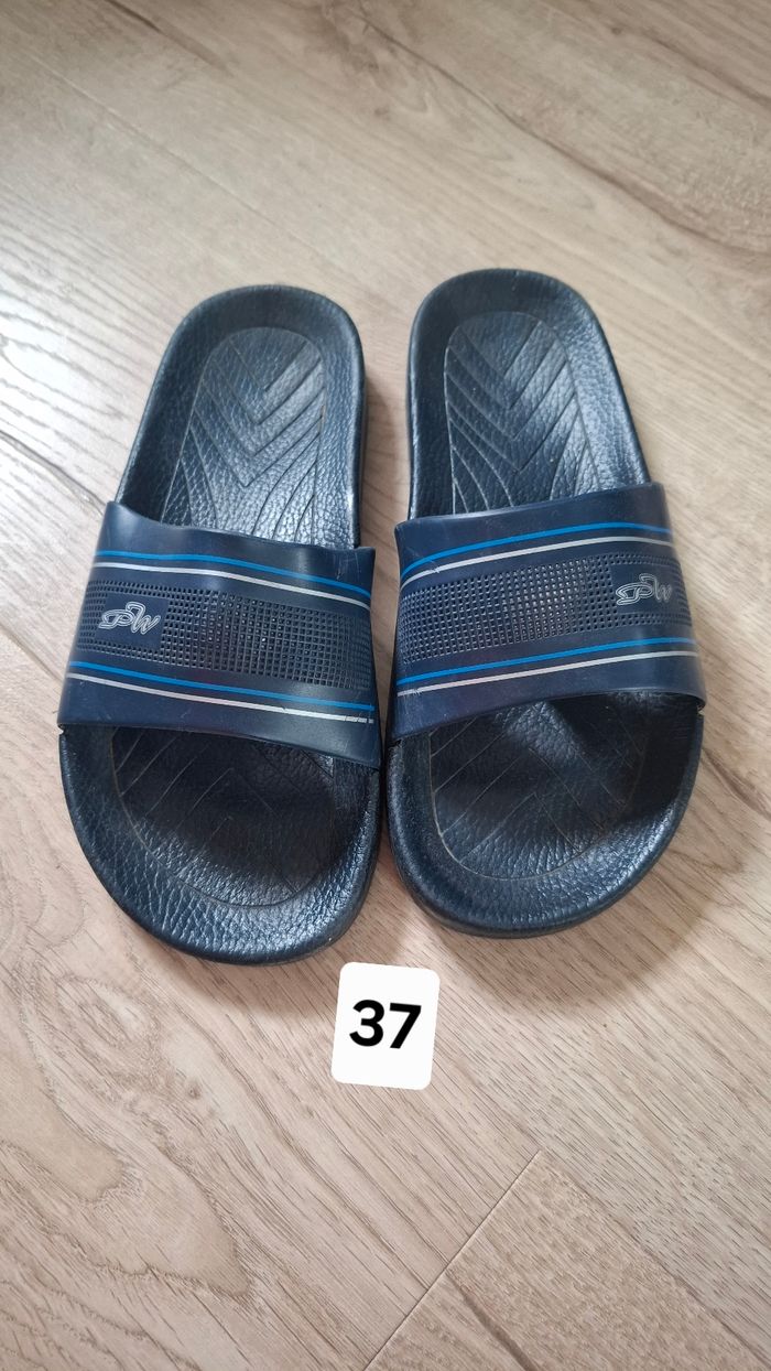 Claquettes 37 comme NEUVES - photo numéro 1