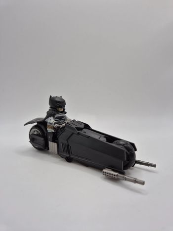 Figurine type lego Batman avec Moto DC Comics