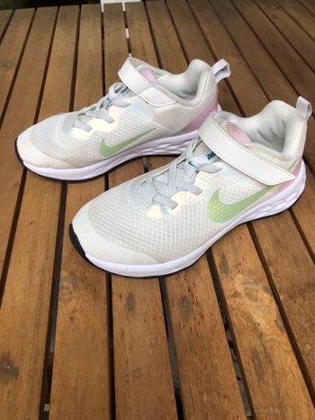 Nike performance révolution fille