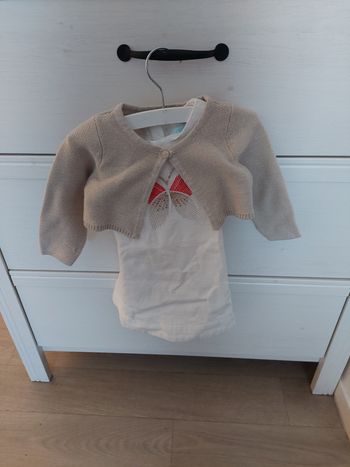 Ensemble 6 mois neuf sans etiquette