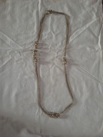 collier de chaines argentées