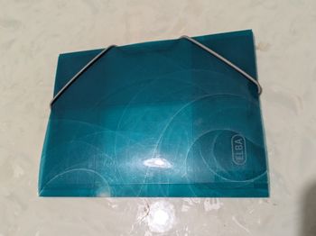 Petite pochette à rabat, porte documents bleu turquoise.