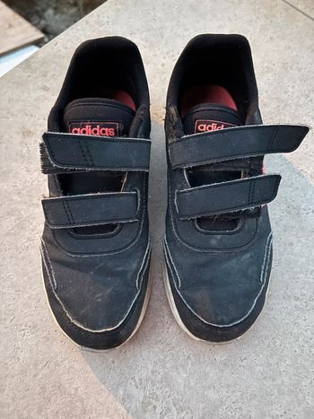 Jolie paire de baskets Adidas T. 34 fille TBE