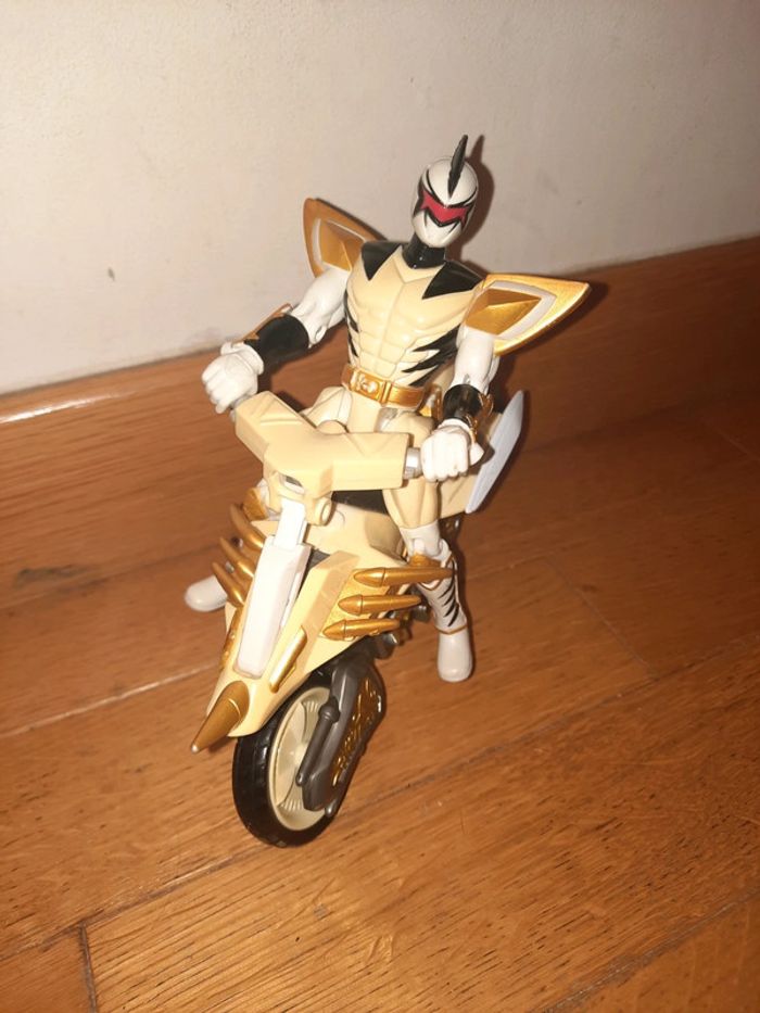 Power Rangers Dino Thunder blanc avec aeroglisseur