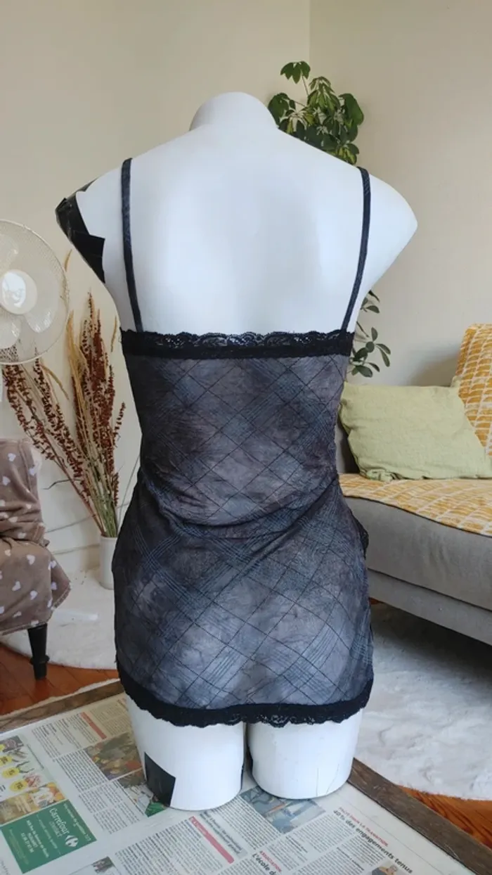 Débardeur transparent en mesh décolleté dentelle et fente - photo numéro 6