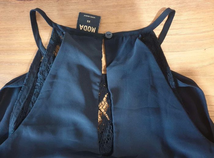 Haut  noir  avec  doublure dentelle - photo numéro 6