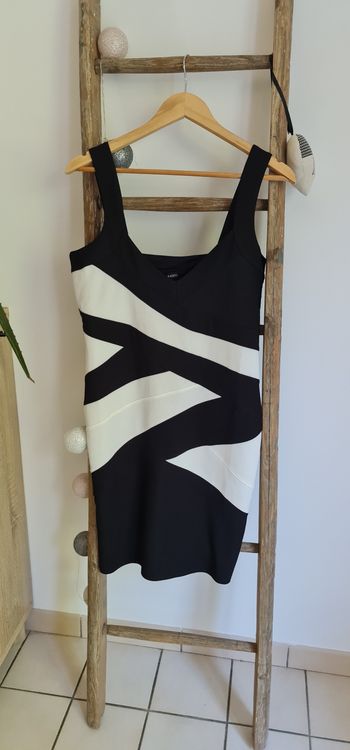 Petite robe noir et blanche taille 40/42 L/XL 