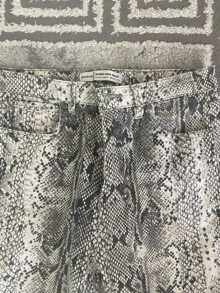 Pantalon e n parfait état très tendance