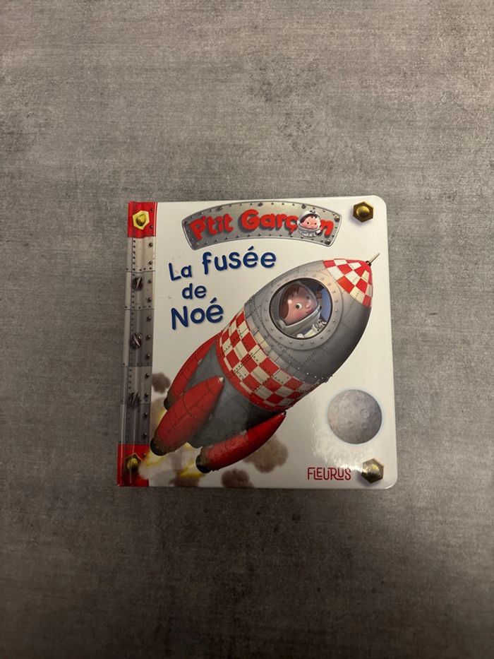 Livre, petit garçon, la fusée de Noé