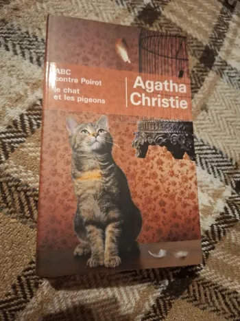 Abc contre poirot et le chat et les pigeons