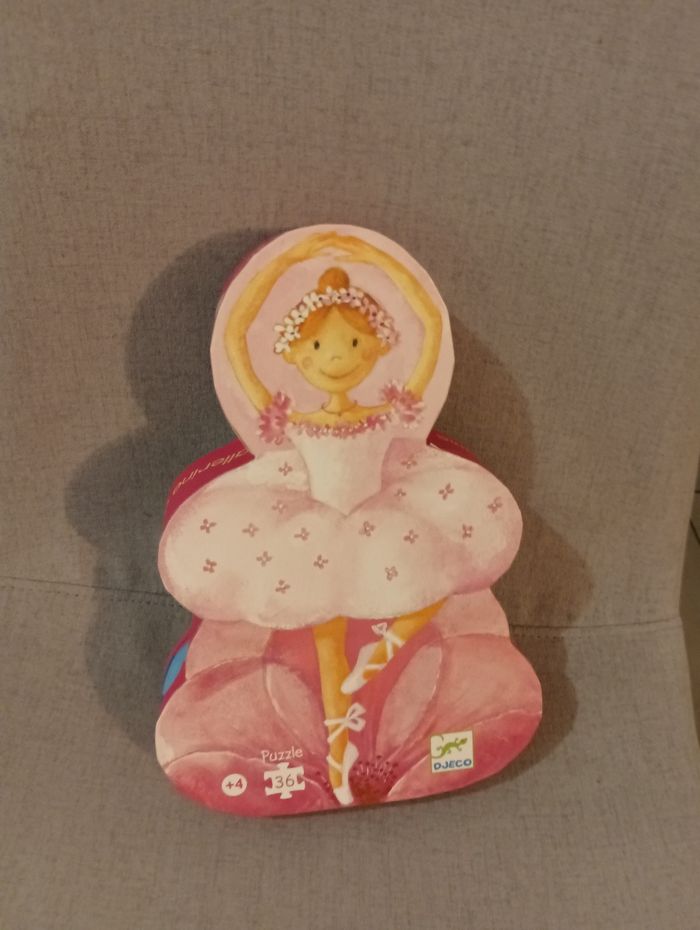 Puzzle 36 pièces Djeco la ballerine à la fleur