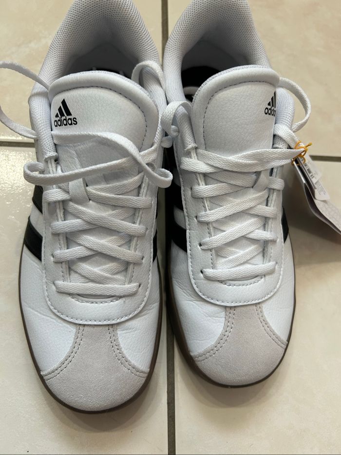 Basket femme neuve - photo numéro 3