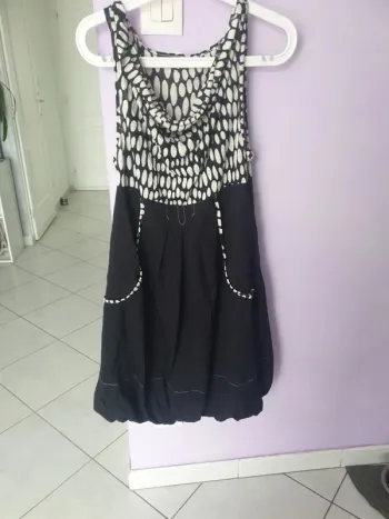 Jolie Robe taille 38/40 neuve