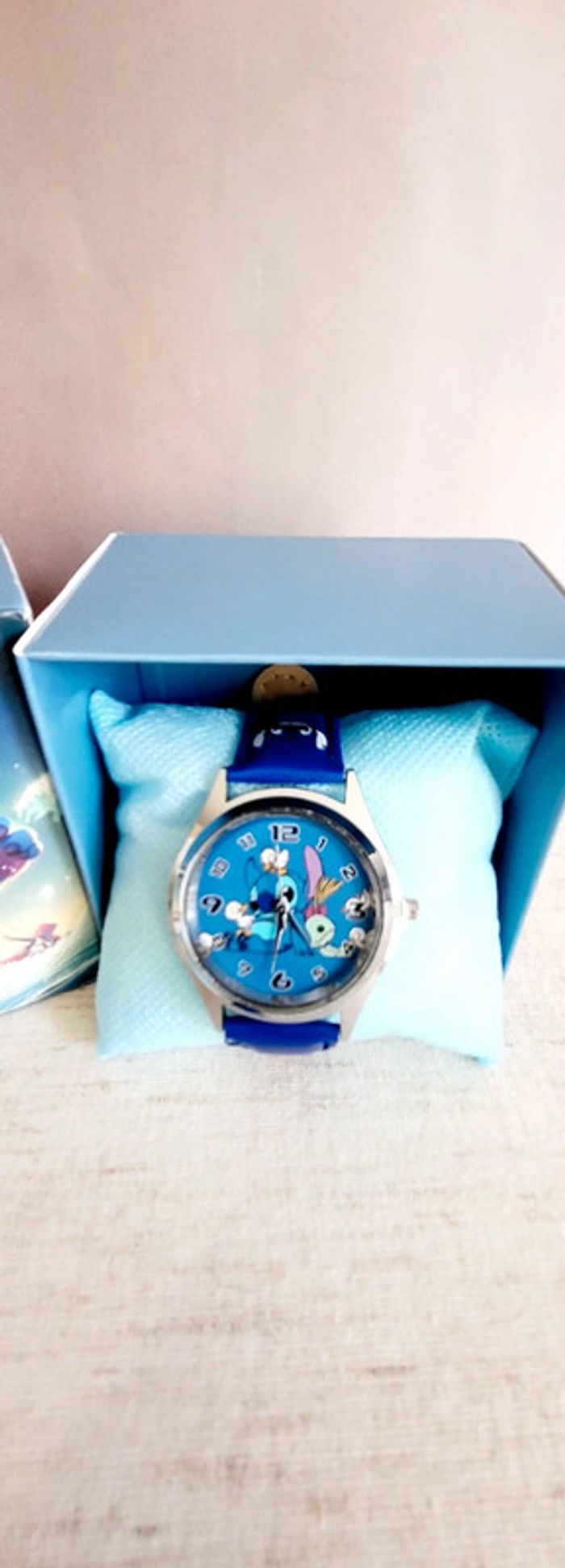 Montre Stitch bleue avec boîte cadeau - Enfant / Disney fan - photo numéro 3