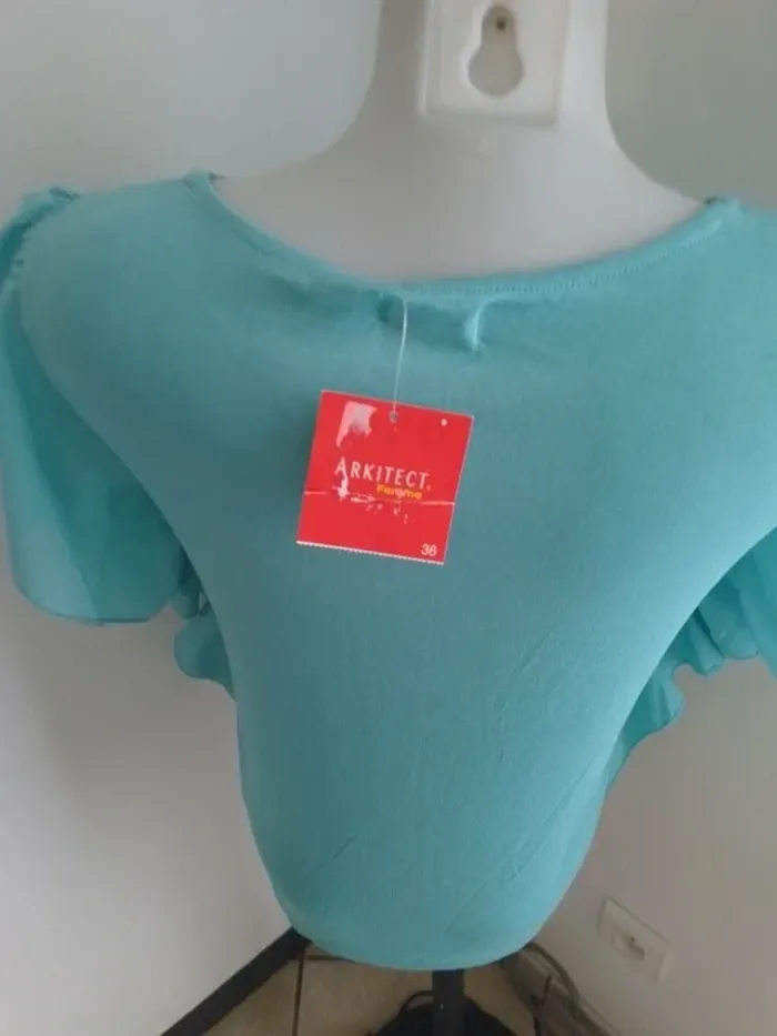 haut avec froufrou taille 36- arkitech - neuf - photo numéro 4