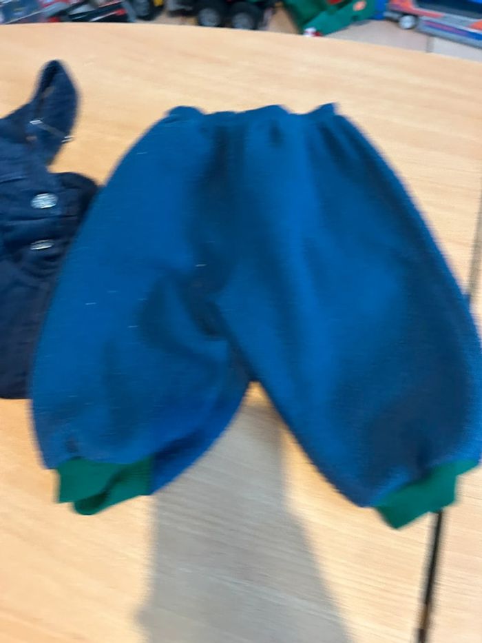 Lot 2 vetement (salopette +pantalons ) 6mois - photo numéro 5