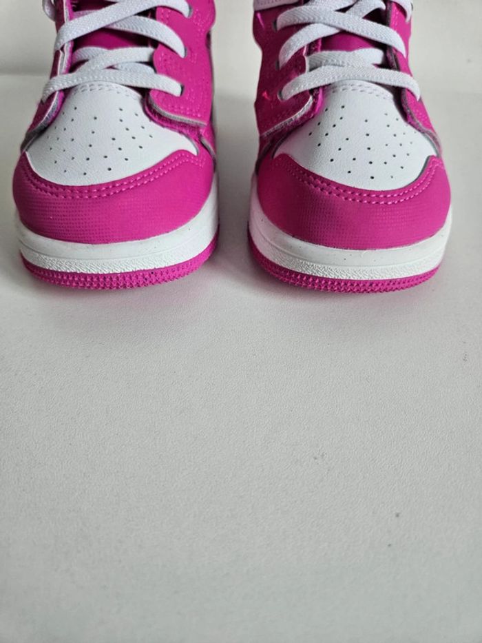 Basket fille Jordan 1 Mid EasyOn Fire rose et blanche Taille 25 neuf - photo numéro 9