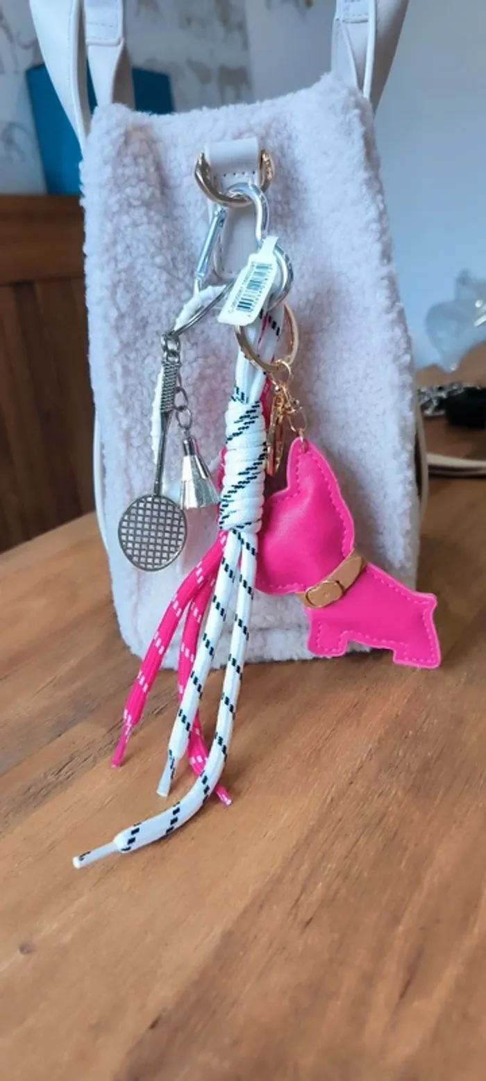 Gri-gri porte clés sac chien fushia - photo numéro 3