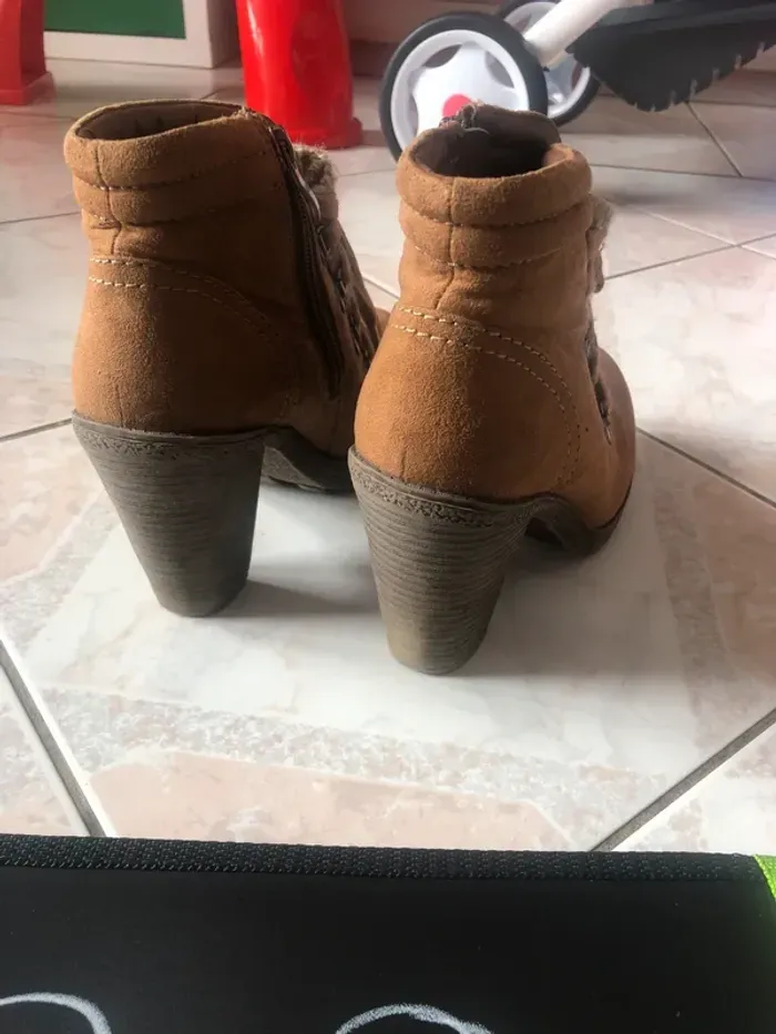 Belle paire de bottine de la marque Marco Tozzi de pointure 38 - photo numéro 8