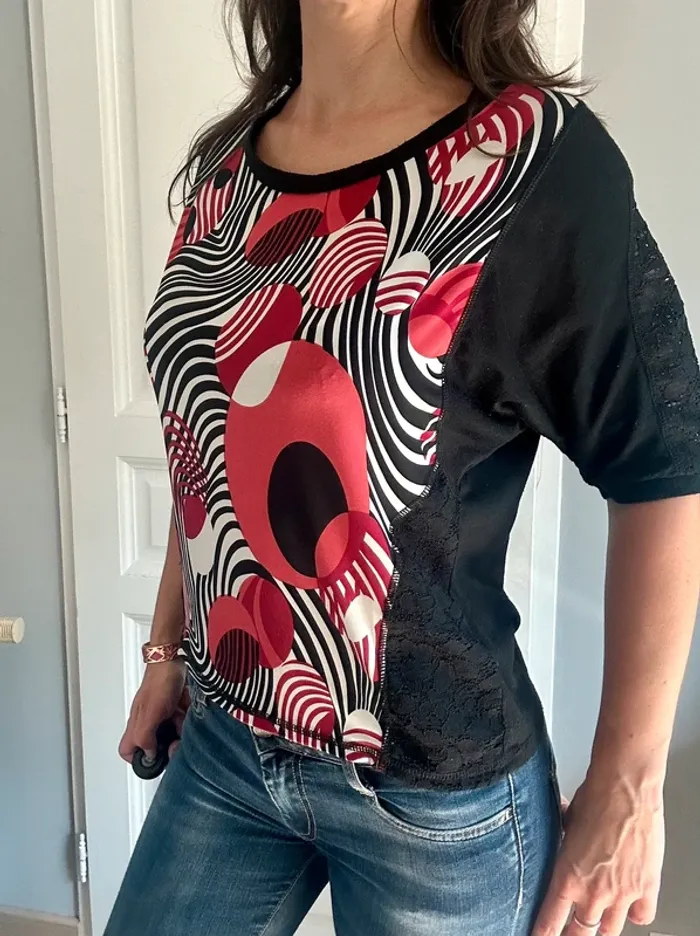 Blouse graphique & dentelle Armand Thiery – T38/M - photo numéro 3