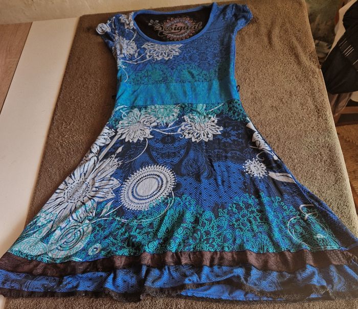 Robe desigual près du corps  jusqu'à la taillle - photo numéro 8