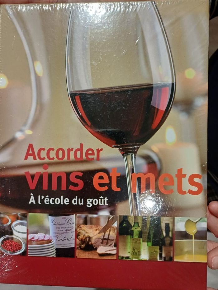 Livre d'œnologie  "accorder vins et mets-à l'école du goût"